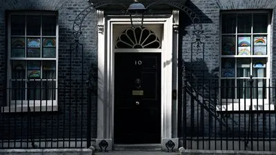 رئيس الوزراء البريطاني يستأنف مهام عمله اليوم