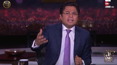 خالد أبوبكر يحذر من كارثة بين الأطقم الطبية