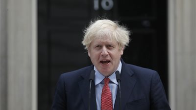 بعد عودته إلى العمل.. بوريس جونسون يحذر من تخفيف قواعد الإغلاق 