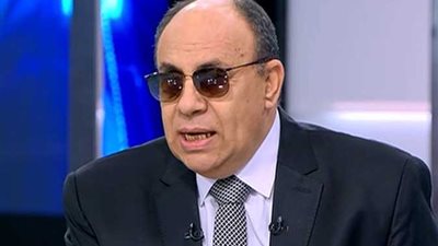 تعليق ناري من مبروك عطية على من يشترون الأبحاث التعليمية