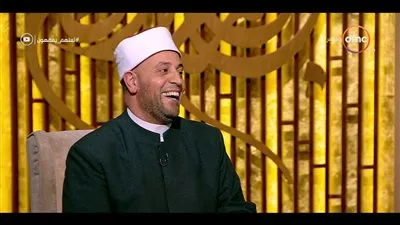 داعية إسلامي يوضح حكم ارتداء تميمة أو حظاظة (فيديو)