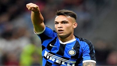 برشلونة يرفع راية التحدي للتعاقد مع مارتينيز