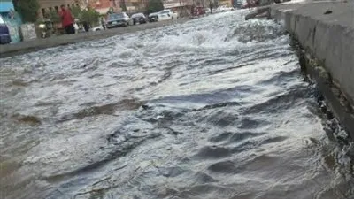 انفجار ماسورة مياه بالمطرية.. ومحافظة القاهرة تتابع إصلاحها