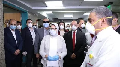 قبل تحويلهم إلى عزل.. وزيرة الصحة تتفقد 3 مستشفيات كبرى بالجيزة (صور)