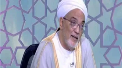 حمدي رزق ينعى الشيخ فتحي الحلواني: فاضت روحه في أيام مباركة 