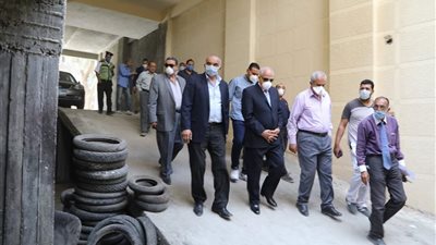 محافظ الجيزة يقود أولى حملات فتح الجراجات المغلقة بالدقي والعجوزة