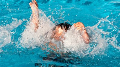 تقرير مفتش الصحة يكشف سبب وفاة طفل سقط في ترعة بالعمرانية