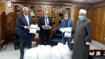 كمامات للمقيمين بالمدن الجامعية بالأزهر من العائدين بالخارج