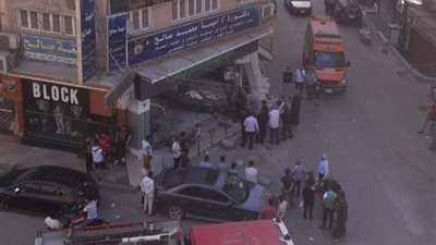 إصابة سيدة وفتاة في اقتحام سيارة لصيدلية بالمنصورة