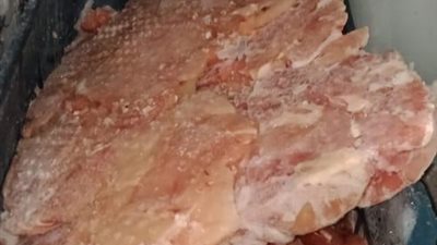 ضبط طني سلع غذائية مجهولة المصدر داخل مخزن بالعمرانية