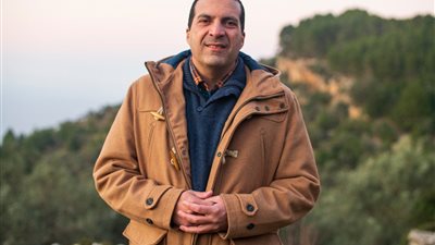 عمرو خالد: الله واسع العطاء فلا تحسد أحدا (فيديو)