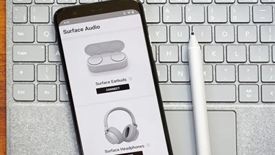 مايكروسوفت تطلق تطبيق جديد لسماعات Surface Earbuds وHeadphones 2
