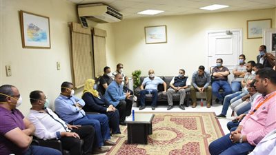 محافظ أسوان: وصول 23 طبيبا للعمل في مستشفى التأمين الصحي