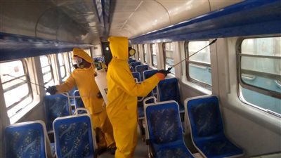 السكة الحديد تواصل أعمال التطهير والتعقيم للمحطات والقطارات