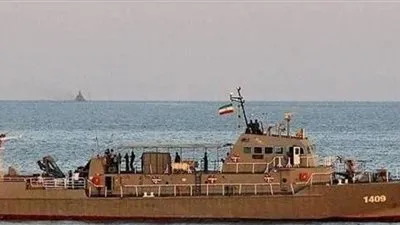 المشاهد الأولى للسفينة الحربية الإيرانية بعد قصفها في خليج عمان