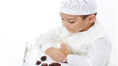 طفلك صائم في رمضان؟.. نصائح وإرشادات للحفاظ على صحته (فيديو)