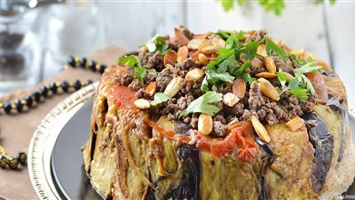 مائدة رمضان بنكهة عراقية.. طريقة عمل مقلوبة الدجاج وسلطة الباذنجان