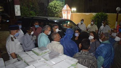 محافظ البحر الأحمر يزور العائدين من السعودية بعد انتهاء مدة الحجر الصحي (صور)