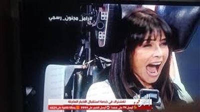 بسمة تضرب رامز جلال وتسقطه بحوض المياه في 