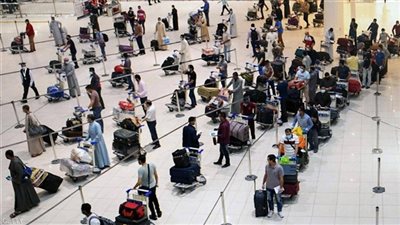 في يوم واحد.. 3 رحلات جوية لعودة المصريين العالقين بالخارج (اعرف التفاصيل)