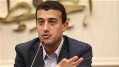 بعد إصابة نائبة بكورونا.. طارق الخولي: المسافة بين النواب 1.20 متر