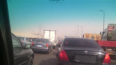 شلل مروري على طريق المنصورة-جمصة بسبب انفجار إطار سيارة