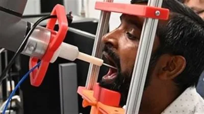 أول روبوت آلي يجري مسحة كورونا في العالم.. تعرف على التفاصيل