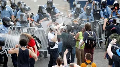 ماذا يحدث في أمريكا.. أول احتجاجات في زمن كورونا