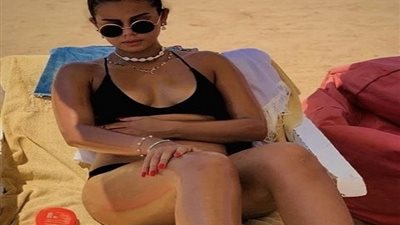 منة عرفة تثير متابعيها بصورة من على البحر.. والجمهور: