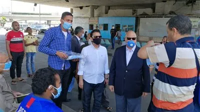 تعليمات مشددة من محافظ القاهرة لسائقي موقف عبدالمنعم رياض بشأن الكمامة