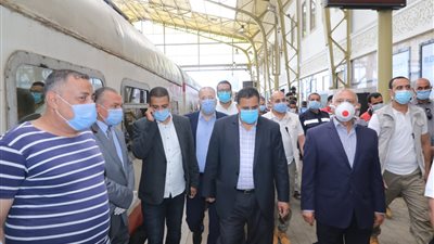 السكة الحديد ترد على كثافات الركاب بمحطات وجه قبلي 