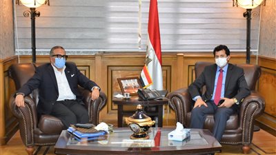 وزير الرياضة يناقش مع الجنايني خارطة طريق الكرة المصرية