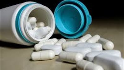 طبيب يكشف سبب اختفاء أدوية البرد والفيتامينات من الصيدليات