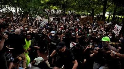 تظاهرات في عدة مدن أمريكية احتجاجا على مقتل 