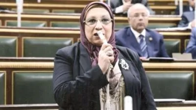 لرعاية أطفالهن.. برلمانية تطالب بإجازة استثنائية للسيدات من الأطقم الطبية
