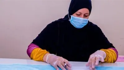 برنامج الأمم المتحدة يدعم نساء الصعيد لإنتاج الكمامات يوميا