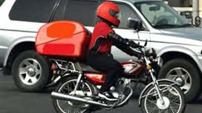 بعد إصابة عمال توصيل طلبات بكورونا.. تعرف على طرق التعامل مع الدليفري