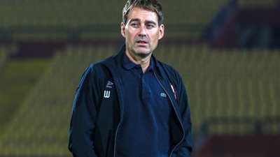 فايلر يتمسك بالتعاقد مع المدافع السوبر