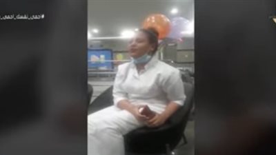 ممرضة بمستشفى عزل أبو تيج تسعد مصابي كورونا بـ