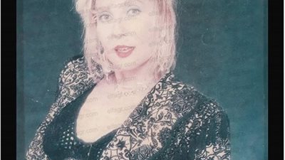 نجمة الجماهير تستعيد ذكرياتها بفستان مطرز