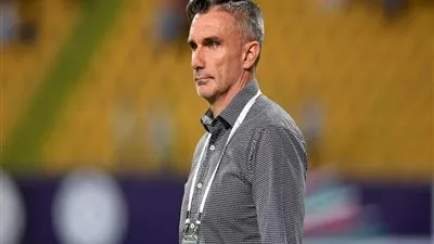 مجزرة زملكاوية.. كارتيرون يستقر على أسماء الراحلين عن الزمالك في الصيف