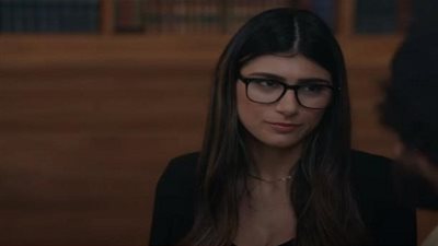 مايا خليفة تثير عاصفة من الجدل وتستفز العرب بعد ظهورها في مسلسل مع ممثل مصري