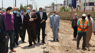 محافظ بني سويف يتفقد تطوير الكورنيش أمام مساكن الطيارين (صور)
