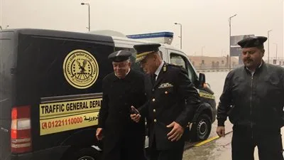 الكمامة إجباري.. مدير المرور يتفقد الخدمات بالطرق الصحراوية والسريعة