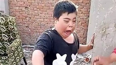 بعد ترويعه بكلب شرس.. تسليم الطفل ذوي الاحتياجات الخاصة لأهليته