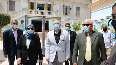 محافظ بني سويف يطمئن على جاهزية 52 لجنة لامتحانات الثانوية العامة (صور)