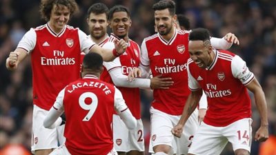 نجم آرسنال يطالب زملائه بالمشاركة في مكافحة العنصرية