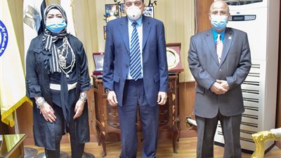 رئيس جامعة بني سويف: فوز فريق بحثي من كلية العلوم بتمويل 200 ألف جنيه