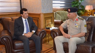 وزير الرياضة يناقش مع رئيس جهاز الرياضة العسكري استعدادات استضافة مصر لبطولة كأس العالم العسكرية لكرة القدم 2021