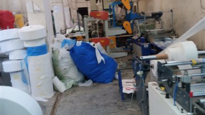 ضبط مصنع الكمامات الواقية بدون ترخيص بكفرالشيخ (صور)